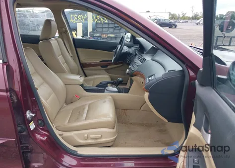 2011 Honda Accord 2.4 Ex-L from USA, damaged, VIN 1HGCP2F83BA038984